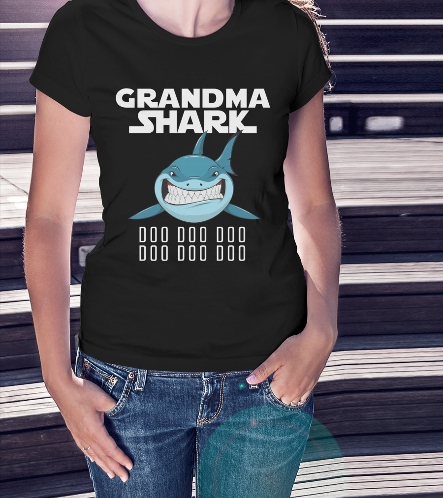 Grandma Shark Doo Doo Doo Baby Shark Parody Funny Grandma Gift T-Shirt