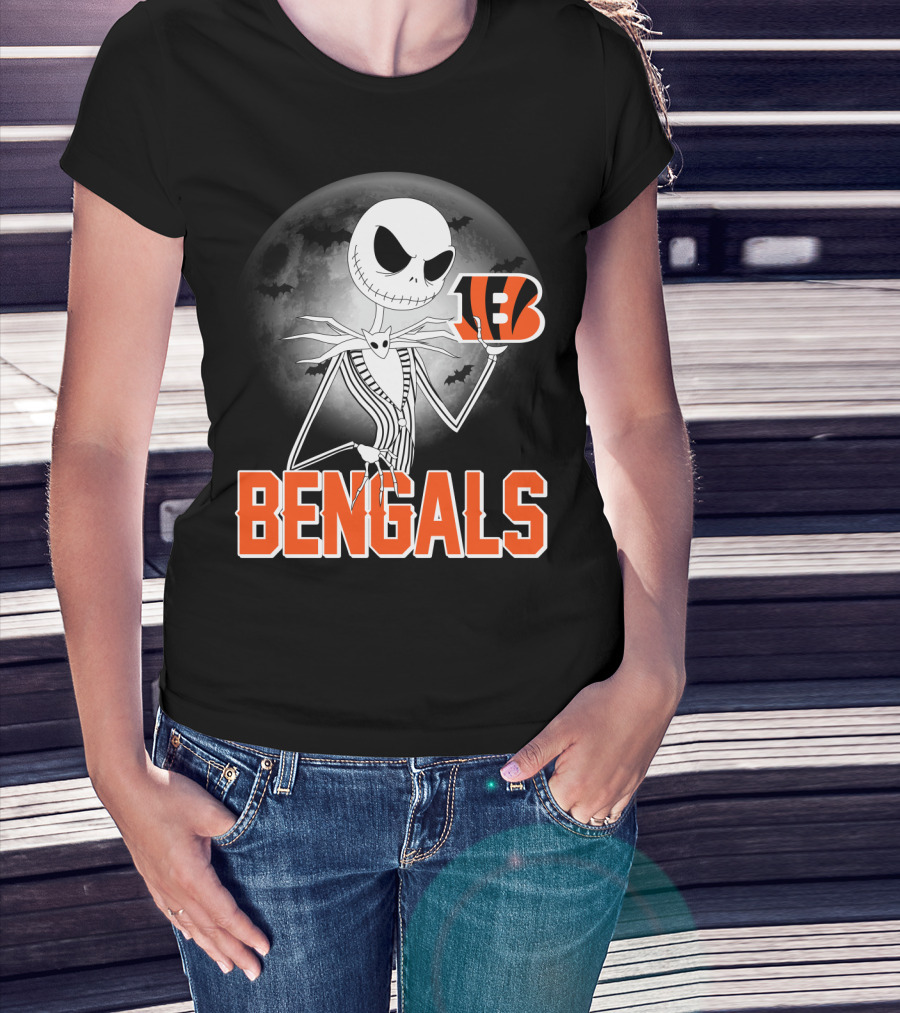 Jack Skellington Holding Cincinnati Bengals Logo Halloween Moon Bats Bengal Tiger B T-Shirt