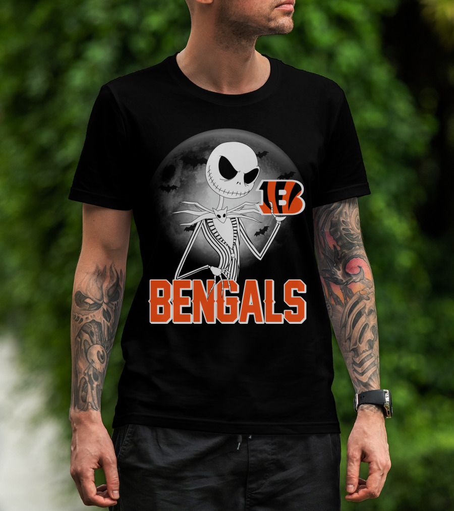 Jack Skellington Holding Cincinnati Bengals Logo Halloween Moon Bats Bengal Tiger B T-Shirt