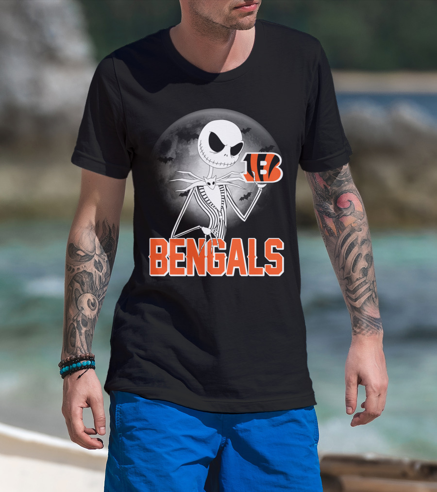 Jack Skellington Holding Cincinnati Bengals Logo Halloween Moon Bats Bengal Tiger B T-Shirt