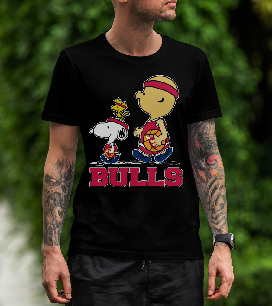 Snoopy Woodstock And Bulls Basketball Fans T-Shirt