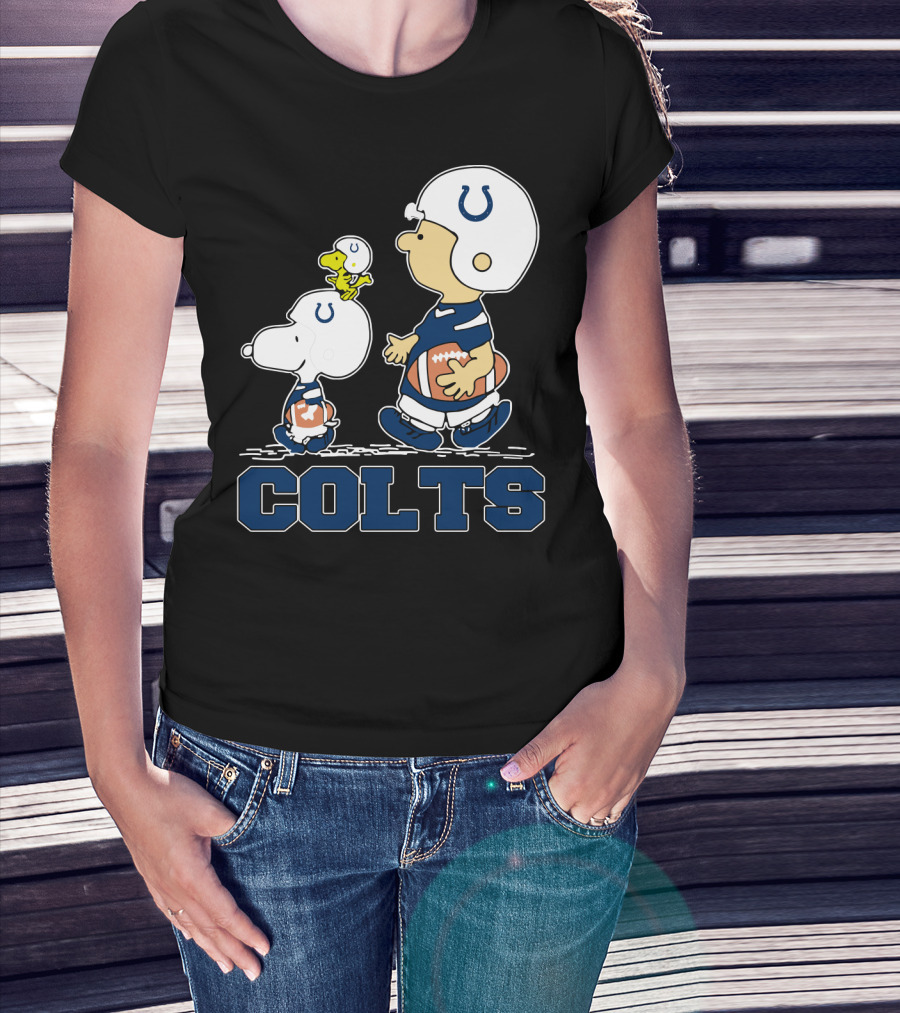 Snoopy Woodstock And Charlie Brown With Indianapolis Colts Football Helmets And Jersey T-Shirt