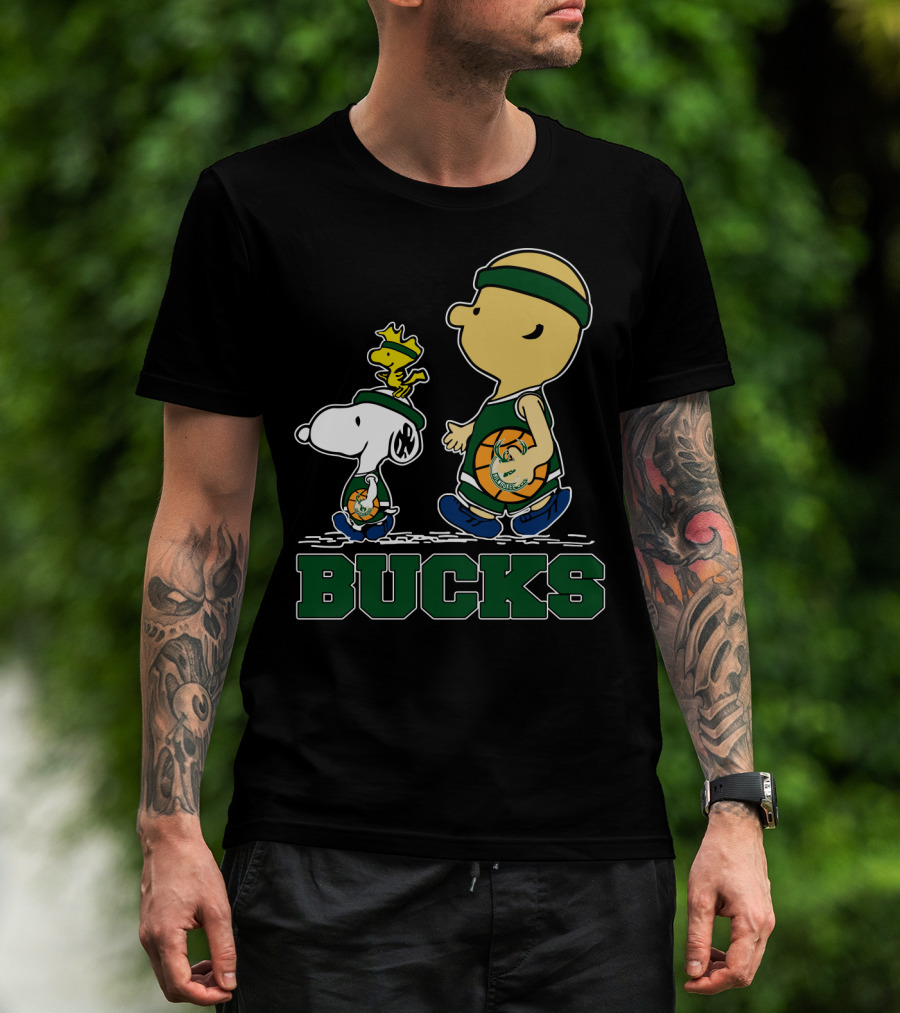 Snoopy Woodstock And Basketball Walking With Milwaukee Bucks Fans T-Shirt