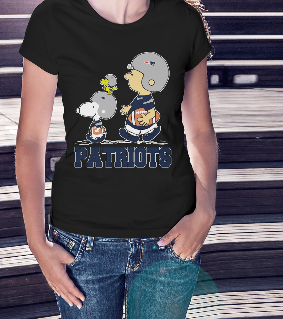Snoopy Woodstock And New England Patriots Football Fans Peanuts Charlie Brown T-Shirt