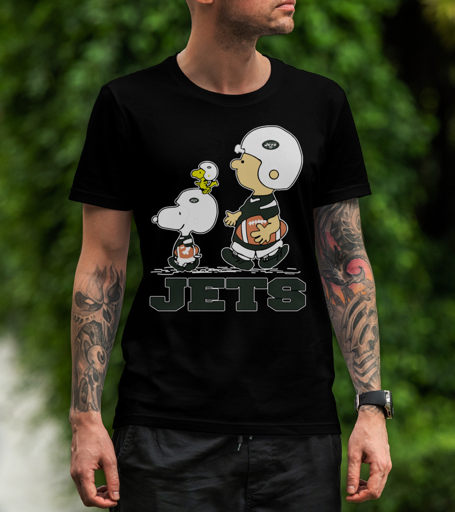Snoopy And New York Jets Fans Football Team Helmets Charlie Brown Woodstock T-Shirt