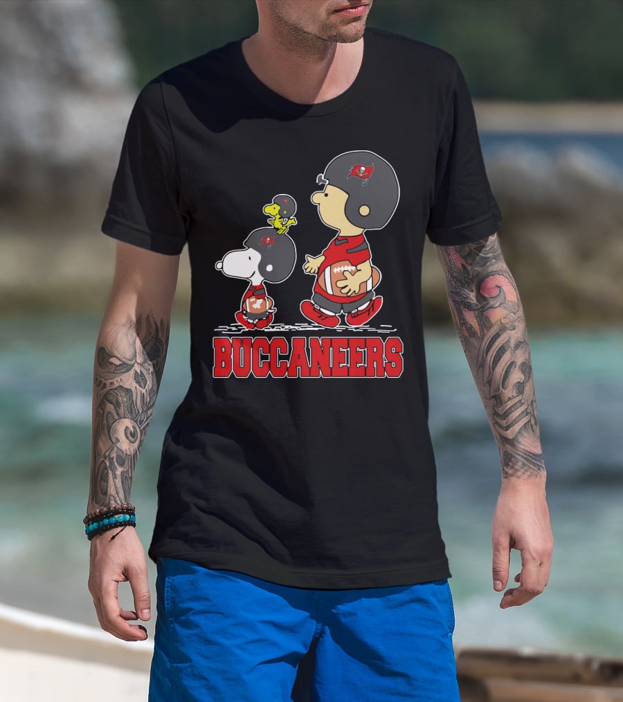 Snoopy And Woodstock With Tampa Bay Buccaneers Football Fans T-Shirt