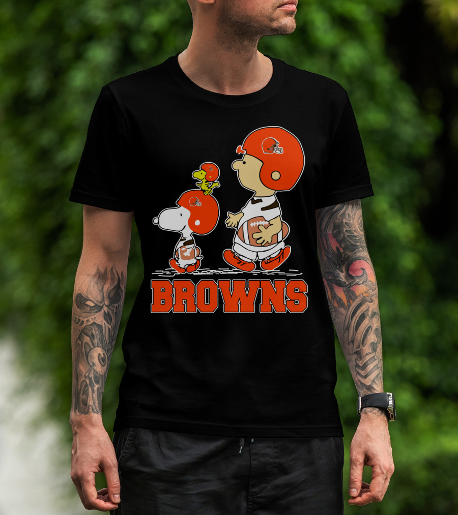 Snoopy Cleveland Browns Football Fans Peanuts Characters T-Shirt