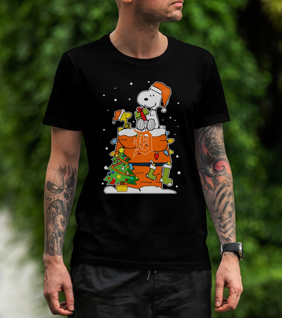 Detroit Tigers Snoopy Christmas Snow Baseball Fan Gift T-Shirt