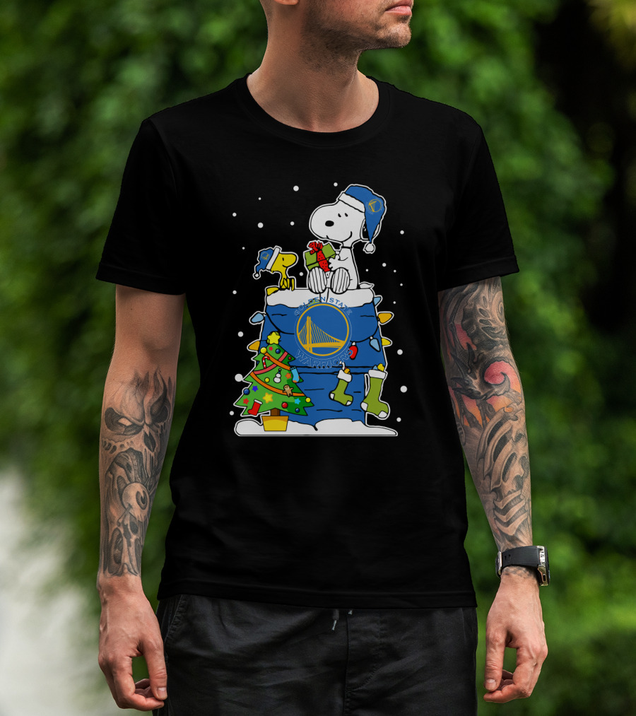 Golden State Warriors Happy Holidays Snoopy And Woodstock Christmas Tree T-Shirt