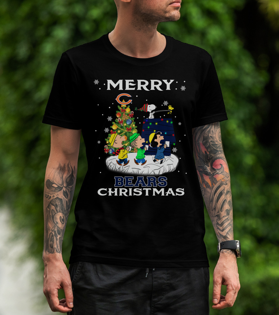 Merry Chicago Bears Christmas Snoopy And Friends Holiday Celebration T-Shirt
