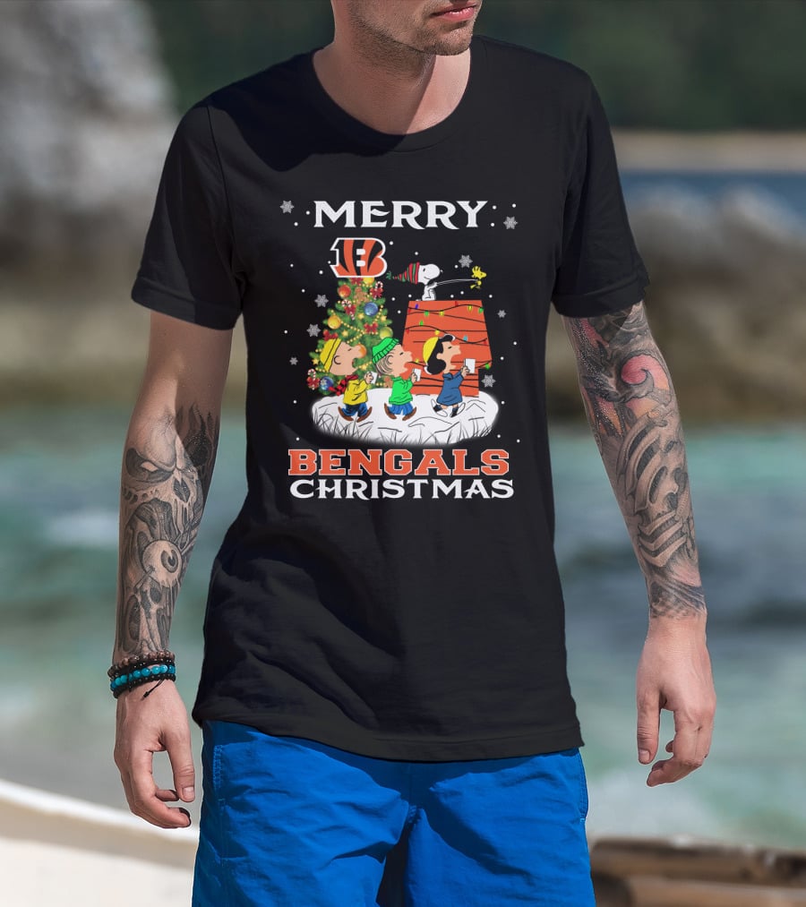 Merry Cincinnati Bengals Christmas Snoopy Woodstock Charlie Brown Linus Lucy T-Shirt