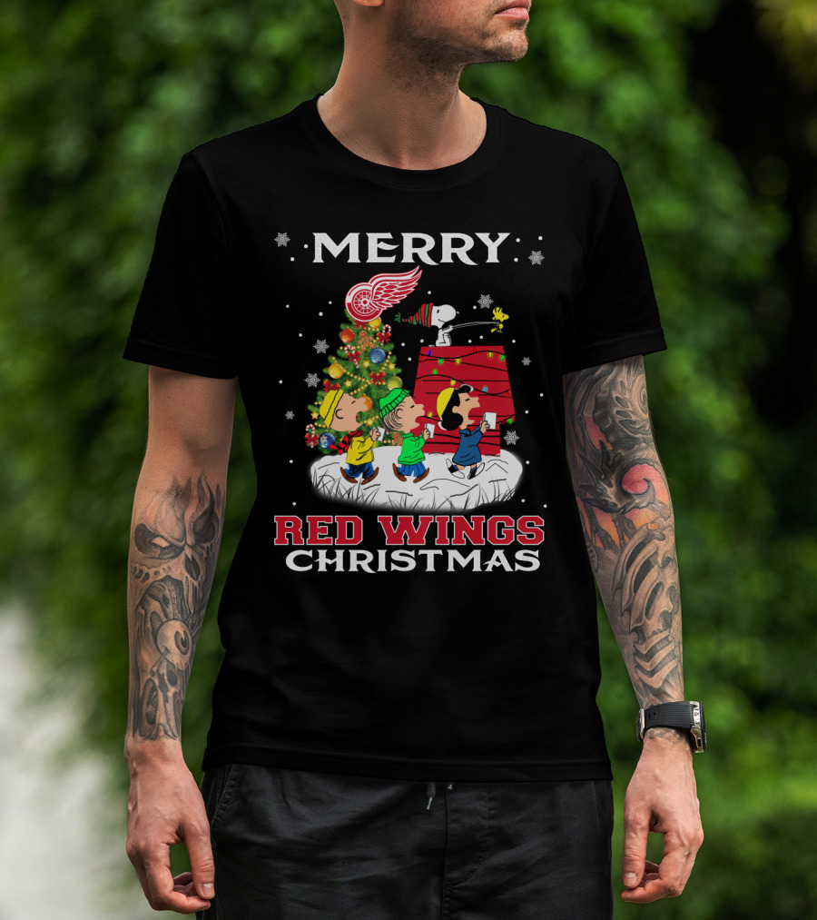 Merry Red Wings Christmas For Snoopy Fans T-Shirt
