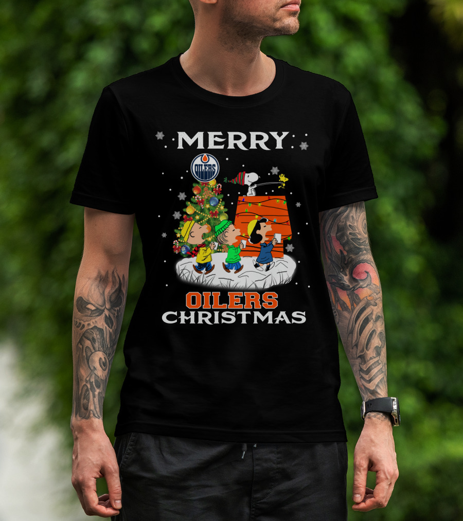 Merry Edmonton Oilers Christmas Snoopy Fans Peanuts Tree Charlie Brown Snoopy Woodstock T-Shirt