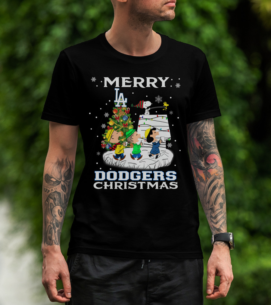 Merry Dodgers Christmas Snoopy And Friends Celebrate With La Dodgers Theme T-Shirt