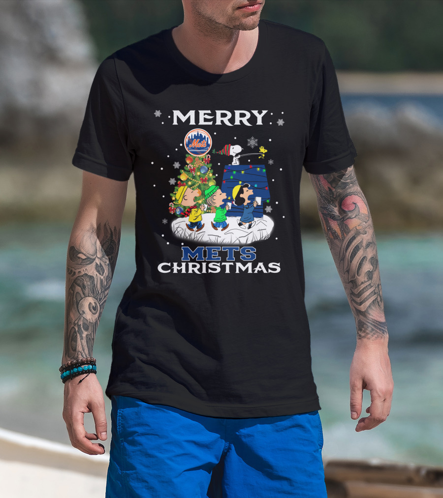 Merry New York Mets Christmas With Snoopy And Friends T-Shirt