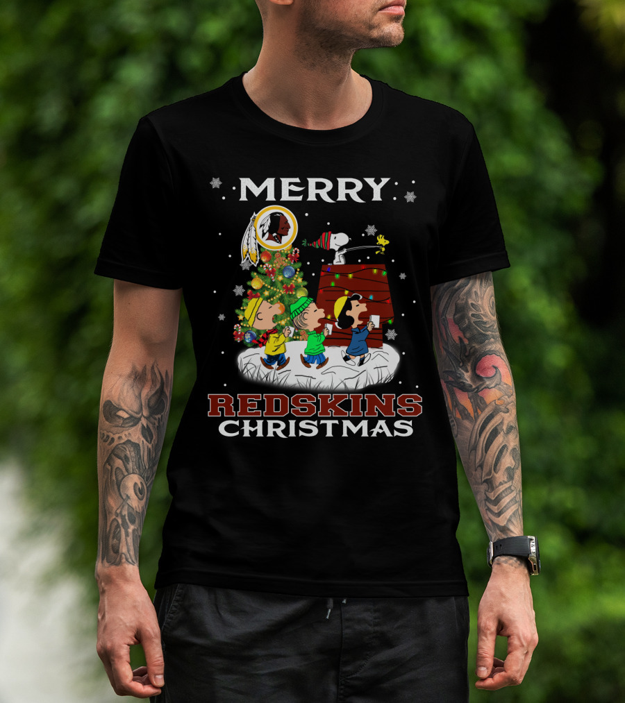 Merry Redskins Christmas Snoopy Peanuts Holiday Celebration T-Shirt