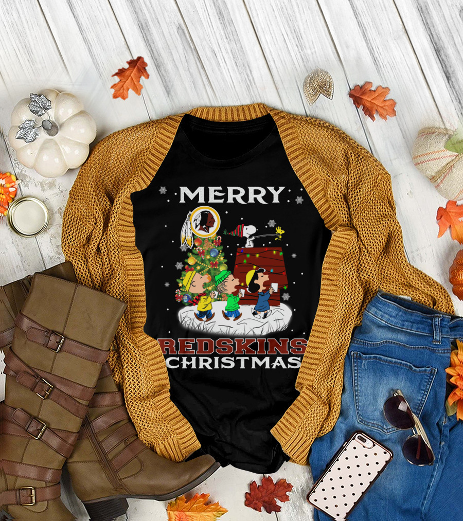 Merry Redskins Christmas Snoopy Peanuts Holiday Celebration T-Shirt