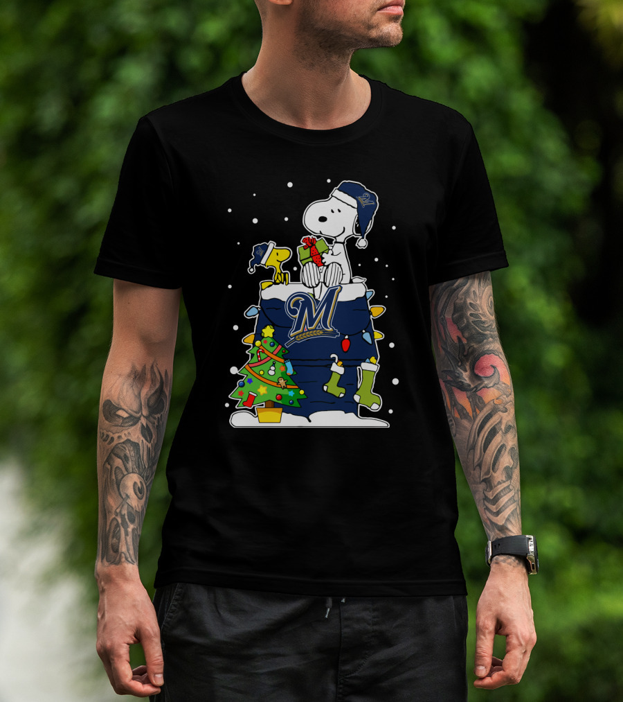 Milwaukee Brewers Snoopy Christmas Tree And Woodstock Gift Scene T-Shirt