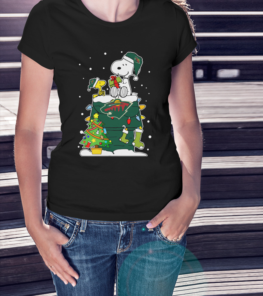 Minnesota Wild Christmas Snoopy With Woodstock And Presents T-Shirt