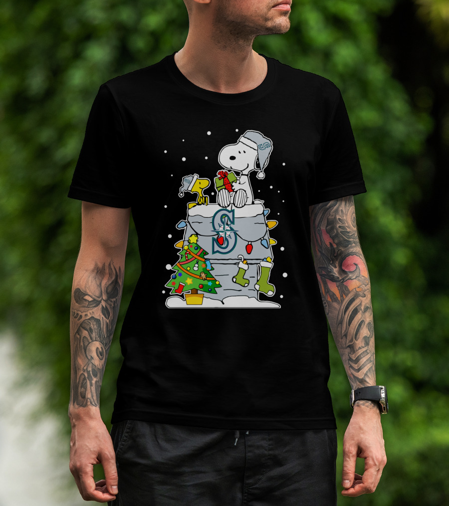 Seattle Mariners Snoopy Christmas Celebration With Woodstock And Holiday Tree T-Shirt