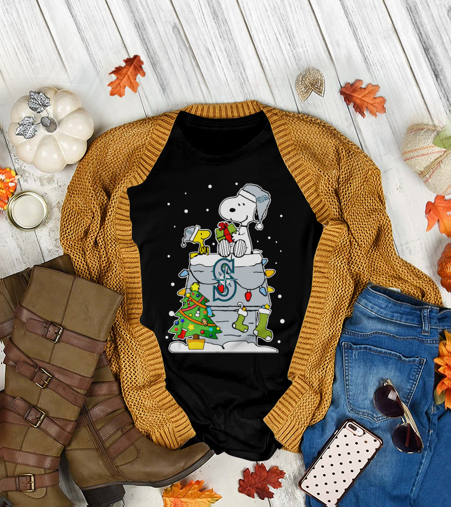 Seattle Mariners Snoopy Christmas Celebration With Woodstock And Holiday Tree T-Shirt