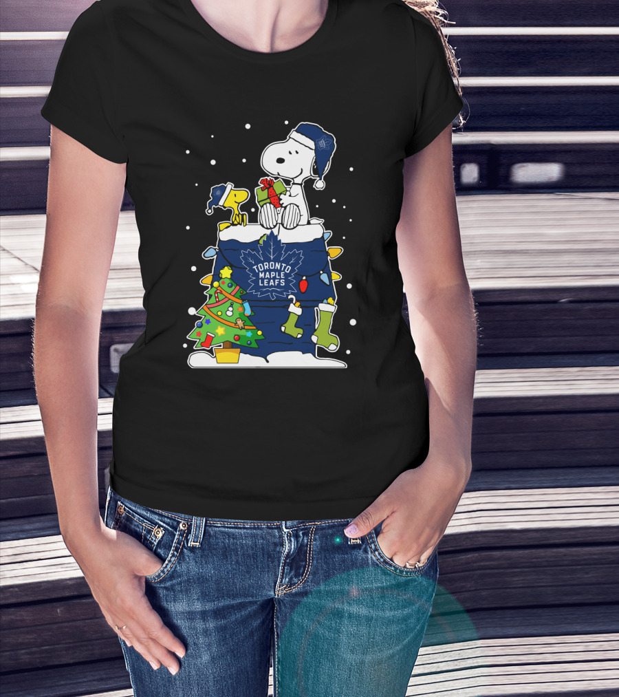Toronto Maple Leafs Snoopy And Woodstock Christmas Scene T-Shirt