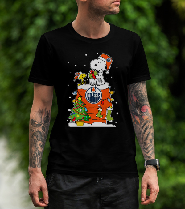 Snoopy And Woodstock Celebrate Edmonton Oilers Christmas With Gifts And Lights T-Shirt