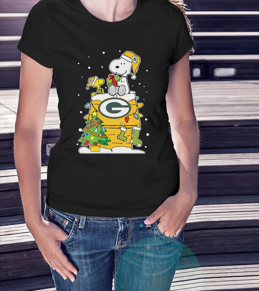 Green Bay Packers Snoopy Christmas Doghouse Scene T-Shirt