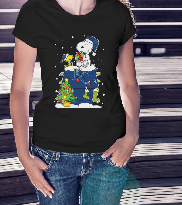 Kansas City Royals Snoopy Winter Christmas Gift Scene T-Shirt