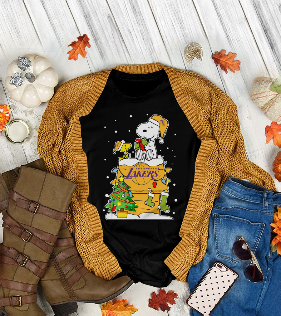Los Angeles Lakers Christmas Snoopy And Woodstock Holiday Scene T-Shirt