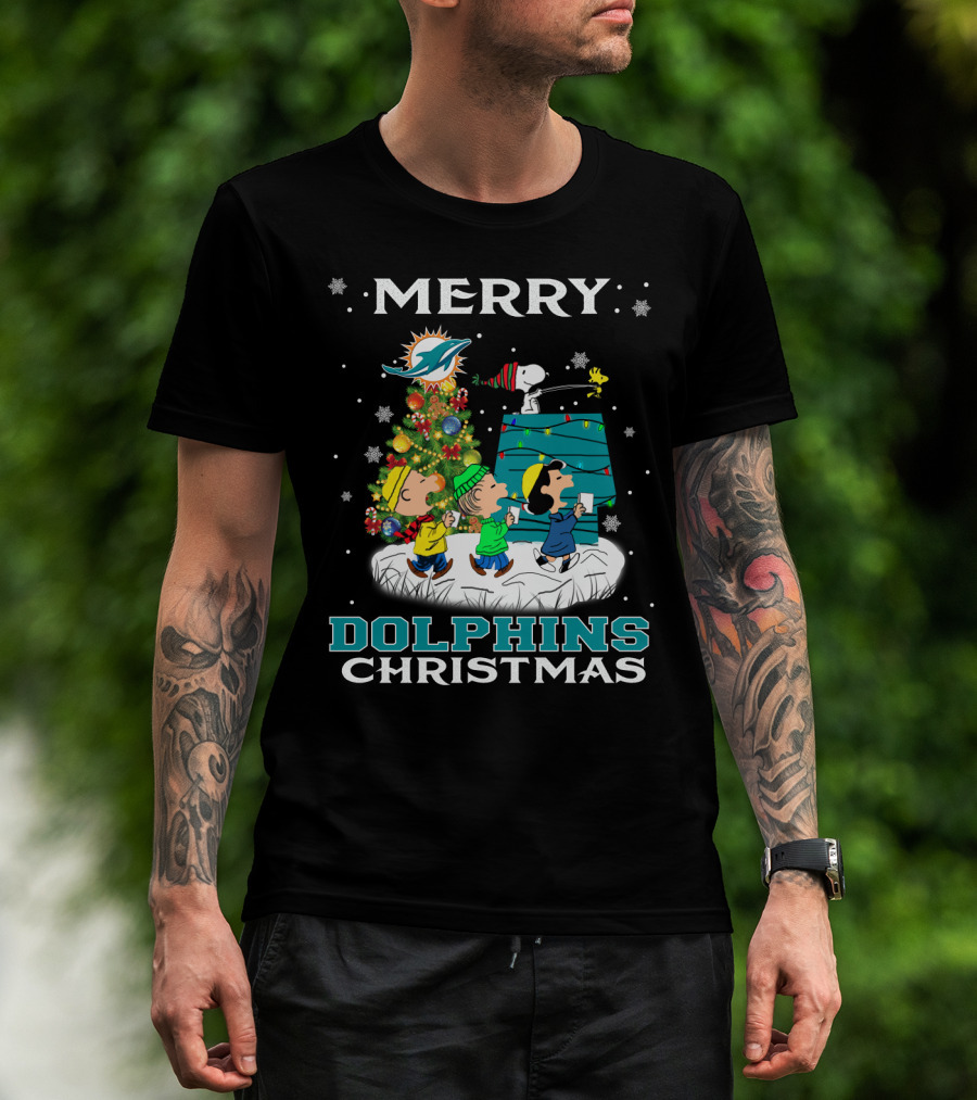 Merry Miami Dolphins Christmas With Snoopy And Woodstock Holiday Scene T-Shirt