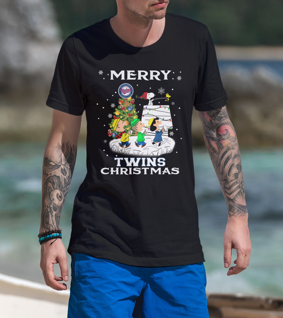 Merry Minnesota Twins Christmas With Snoopy And Peanuts Characters T-Shirt