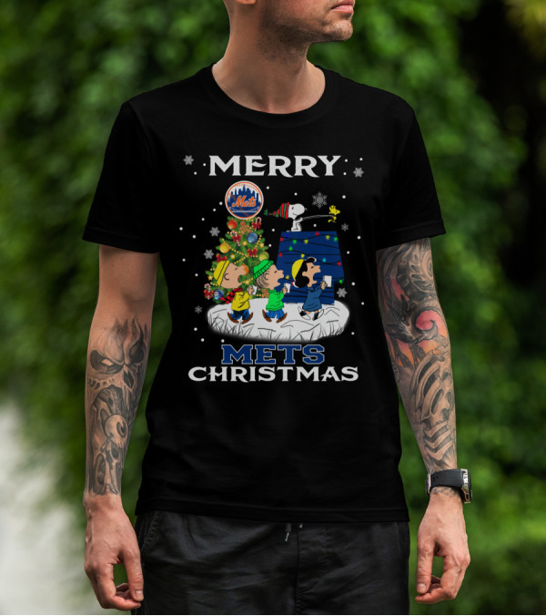 New York Mets Christmas Featuring Snoopy And Peanuts Characters T-Shirt