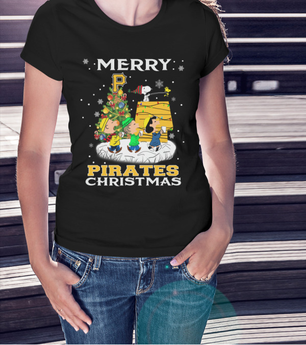 Merry Pittsburgh Pirates Christmas With Snoopy And Peanuts Characters T-Shirt