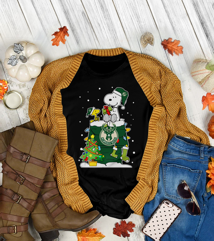 Milwaukee Bucks Christmas Snoopy And Woodstock Holiday Scene T-Shirt