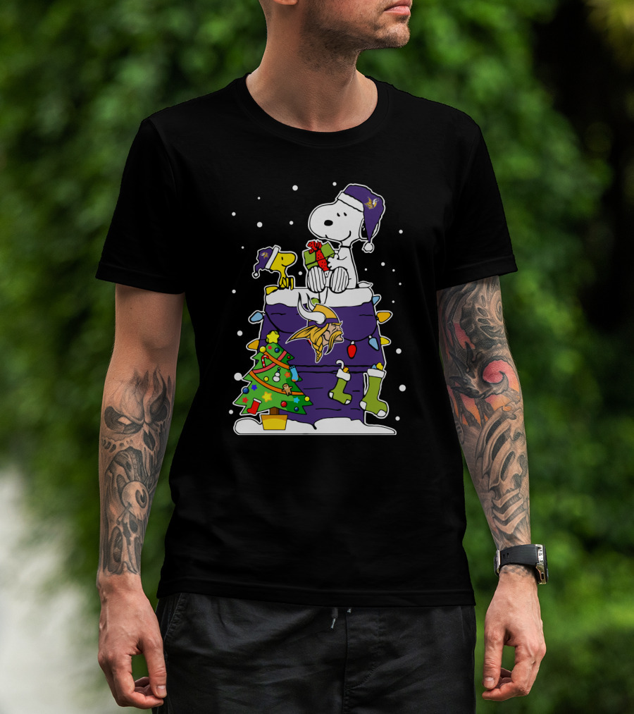 Minnesota Vikings Christmas Snoopy With Dog And Tree T-Shirt