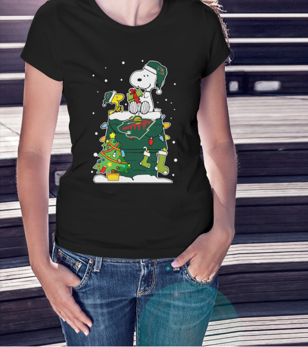 Minnesota Wild Christmas Snoopy Lover Peanuts Hockey Holiday Scene T-Shirt