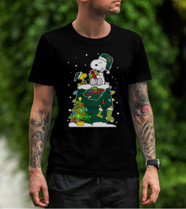 Minnesota Wild Christmas Snoopy Lover Peanuts Hockey Holiday Scene T-Shirt