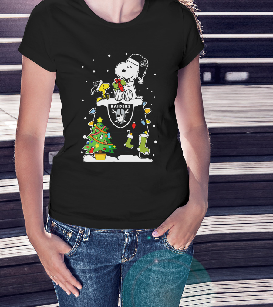 Oakland Raiders Snoopy Christmas Holiday T-Shirt