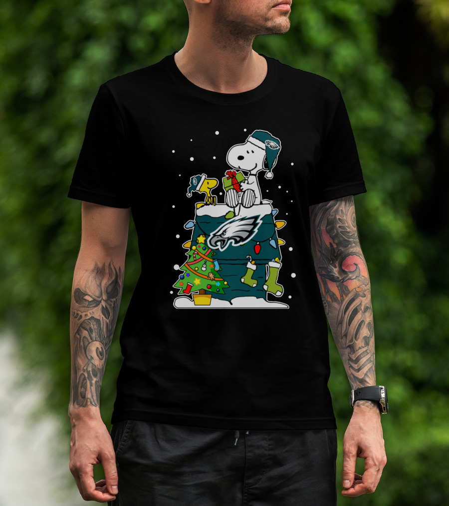 Philadelphia Eagles Snoopy Christmas Doghouse With Woodstock And Lights T-Shirt