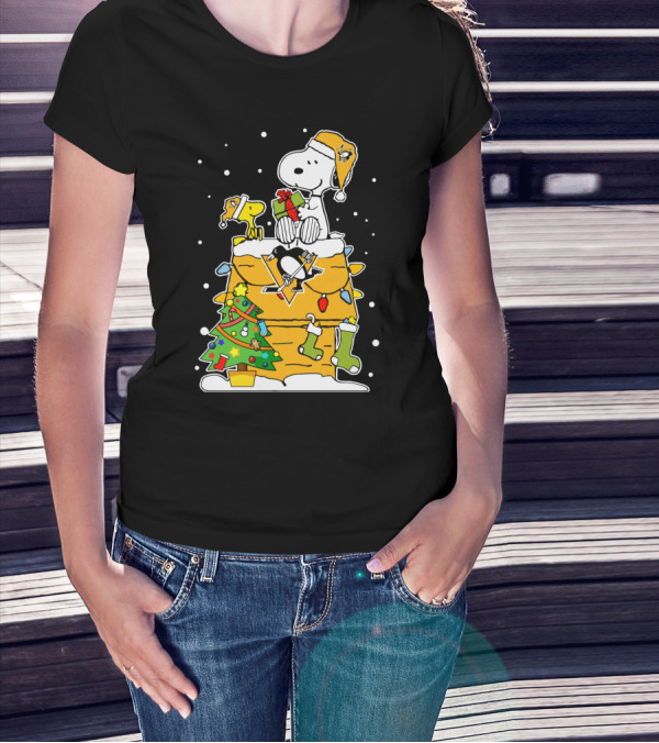 Snoopy And Woodstock With Pittsburgh Penguins Christmas Hockey T-Shirt