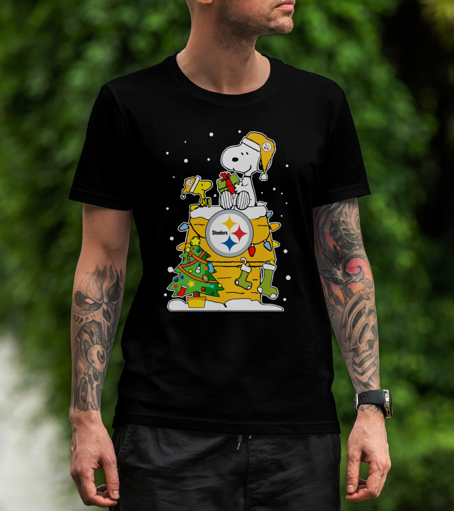 Pittsburgh Steelers Christmas Snoopy And Woodstock House With Holiday Decorations T-Shirt
