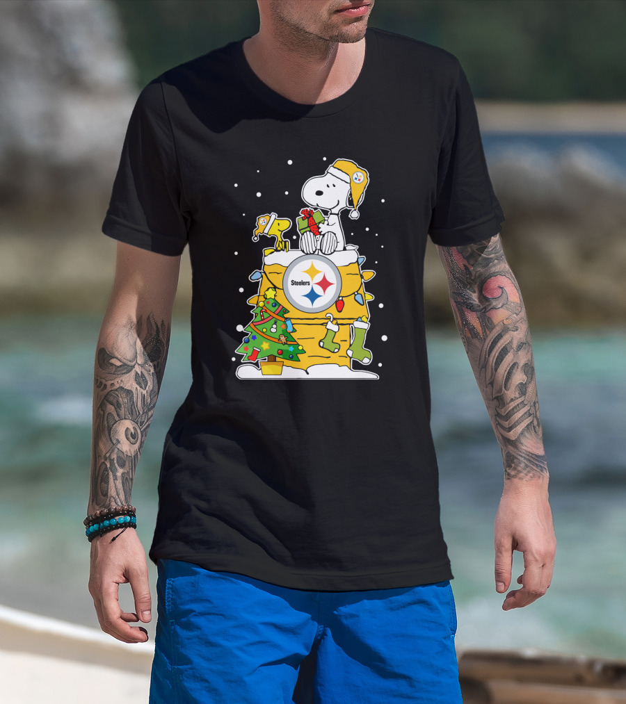Pittsburgh Steelers Christmas Snoopy And Woodstock House With Holiday Decorations T-Shirt