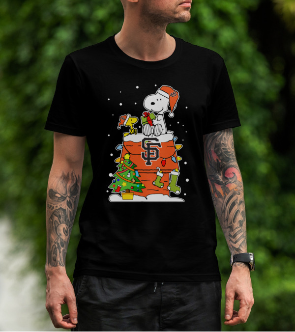 San Francisco Giants Snoopy Christmas With Beagle And Woodstock T-Shirt