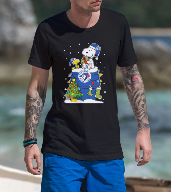 Toronto Blue Jays Snoopy Christmas Tree Gift Scene T-Shirt
