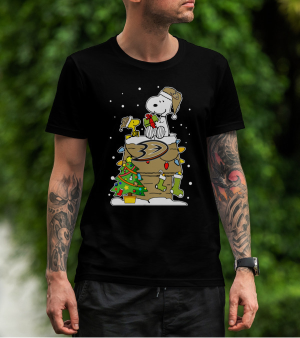 Anaheim Ducks Christmas Snoopy And Woodstock With Gifts T-Shirt