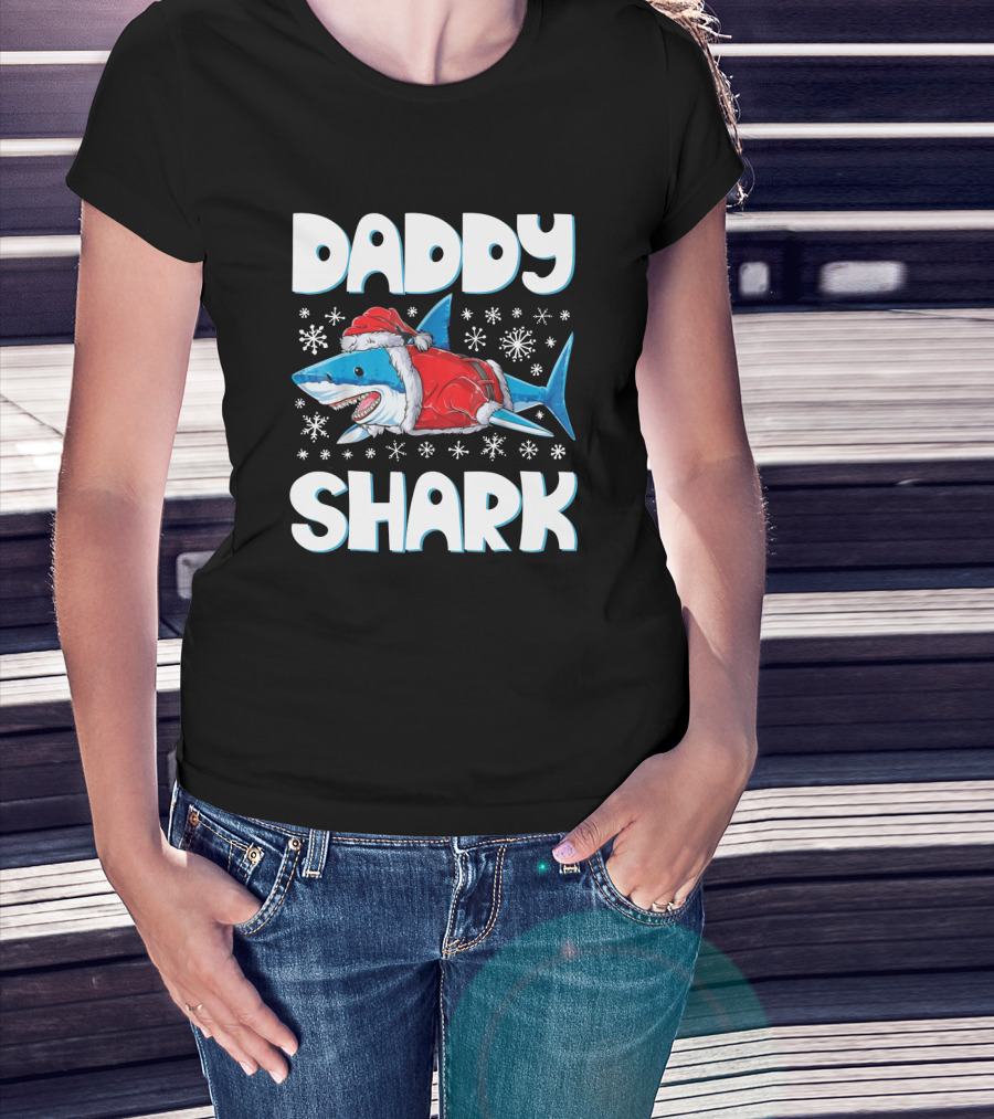 Daddy Shark Santa Hat Snowflakes Christmas T-Shirt