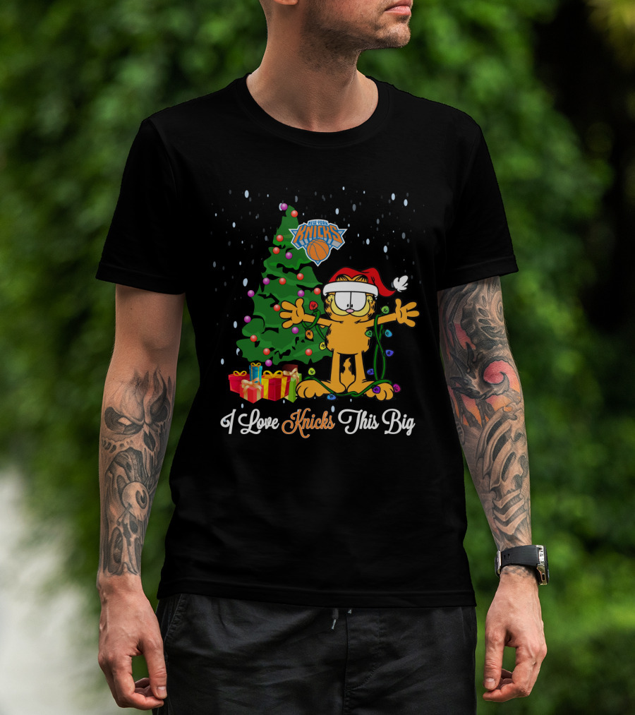 I Love New York Knicks Christmas Garfield Festive Scene With Santa Hat And Tree T-Shirt