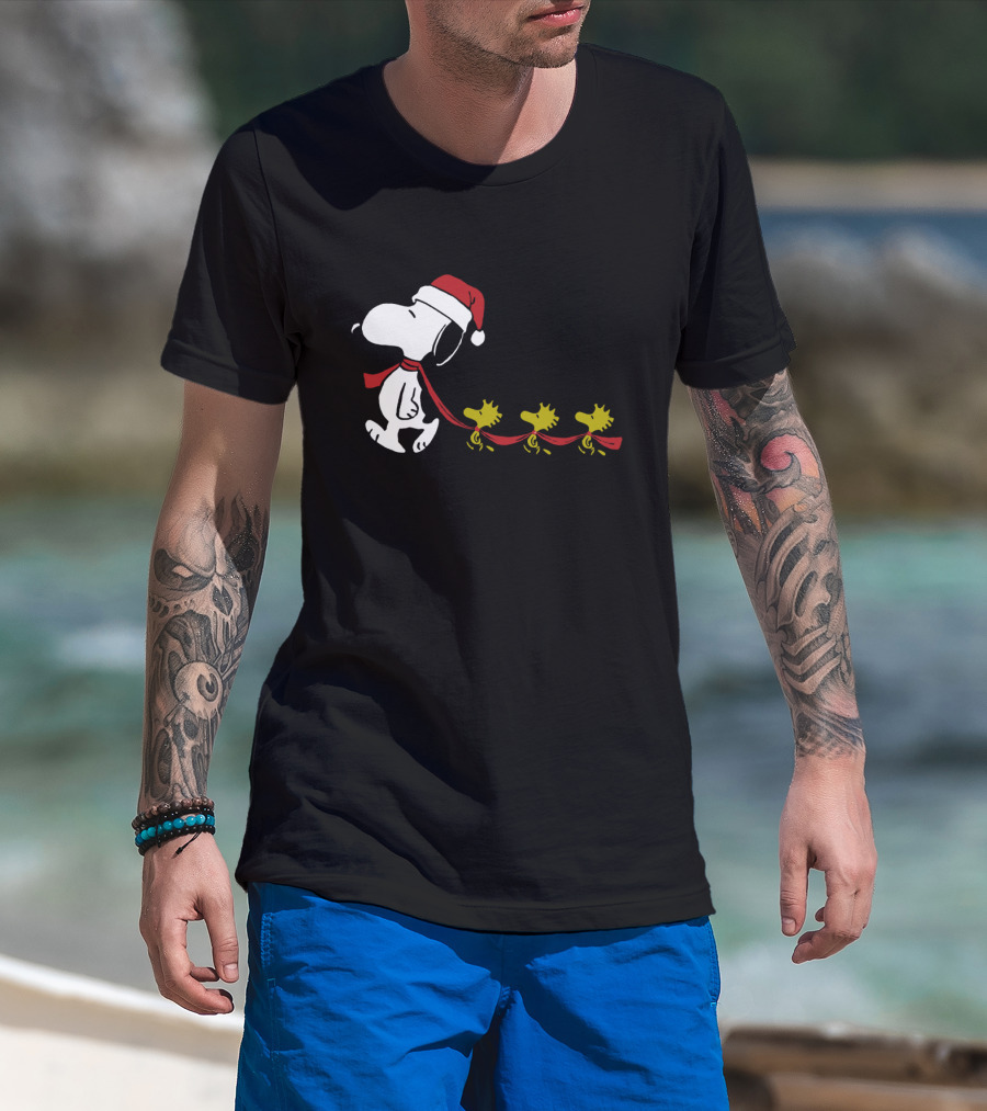 Snoopy Santa Hat Woodstock Parade Peanuts Christmas Holiday T-Shirt