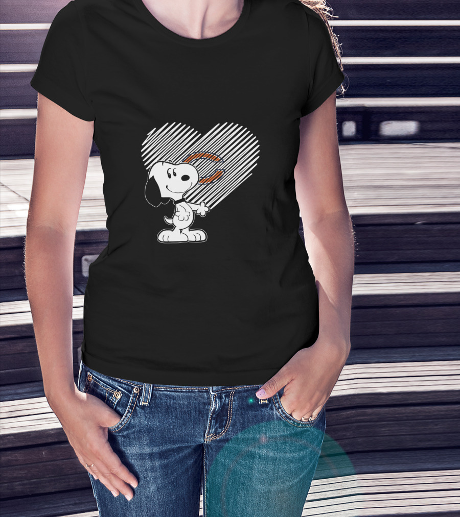Snoopy Loves Chicago Bears Heart Design For Fans T-Shirt